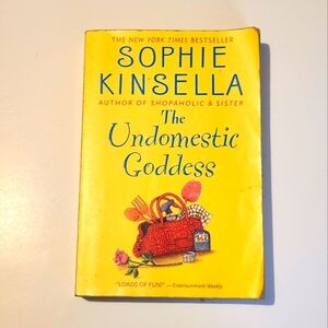 *5 for $20* Undomestic Goddess - Sophie Kinsella Book
